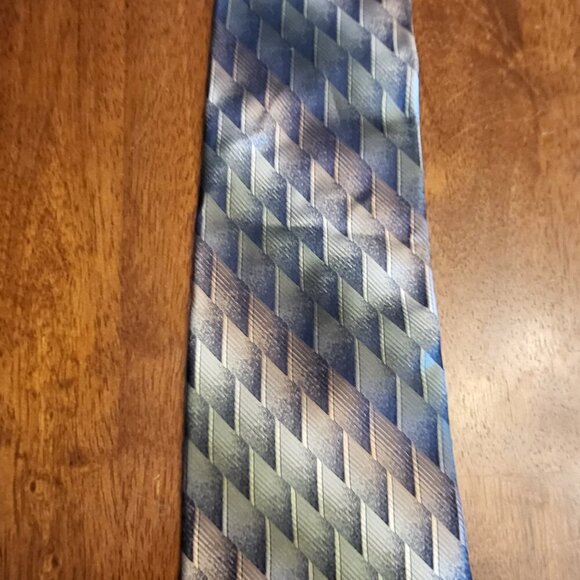 Crazy Horse ~ Geometric Necktie ~ New Condition - Picture 5 of 9
